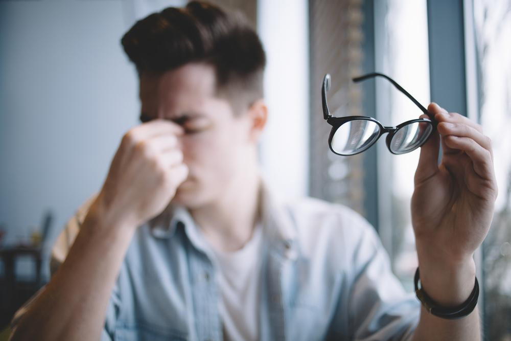 Mắt lờ đờ thiếu sức sống